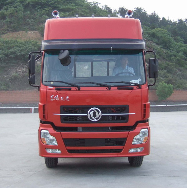 东风载货汽车 dfl1200ax10