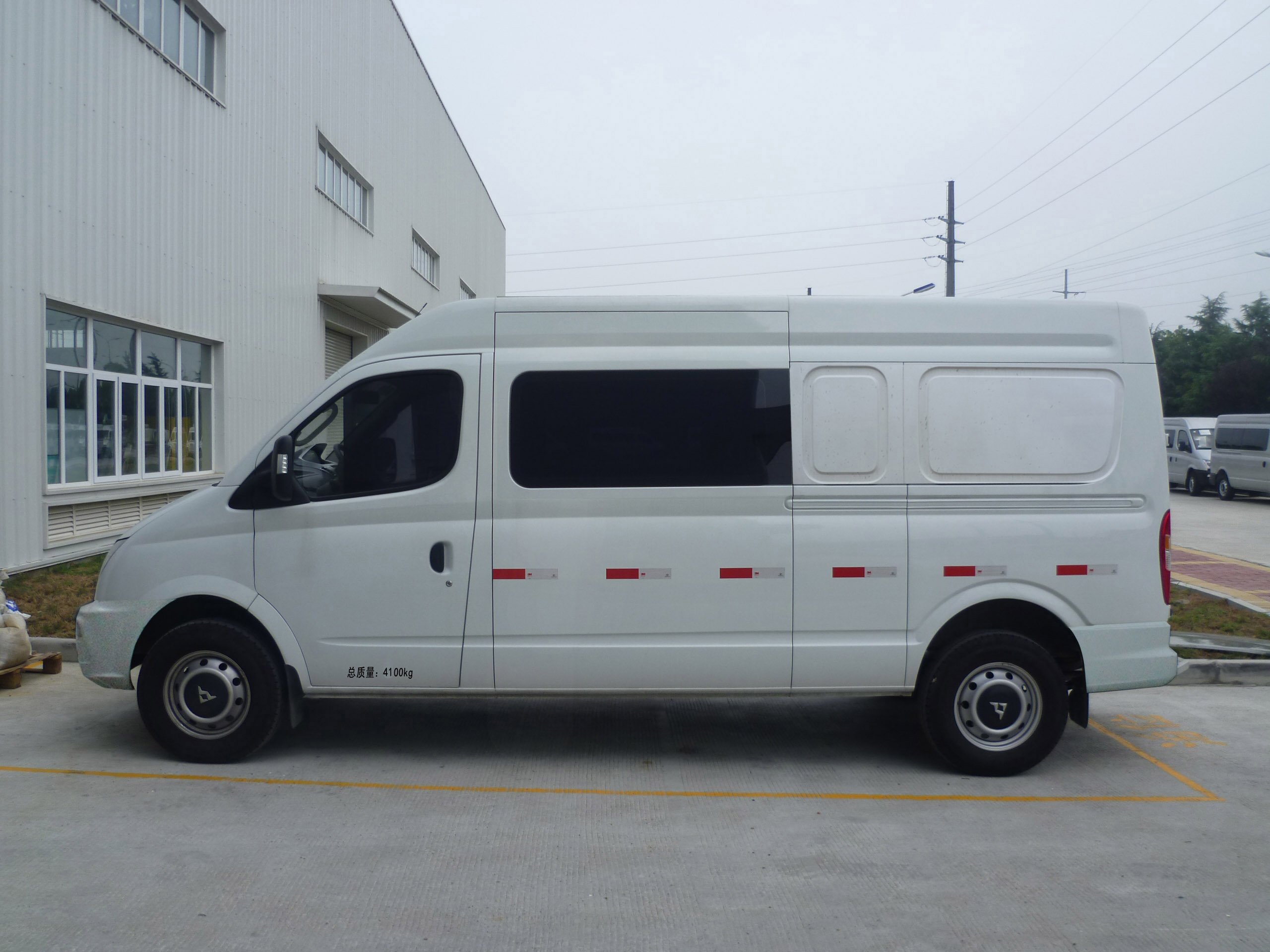 大通纯电动厢式运输车 sh5041xxya7bev