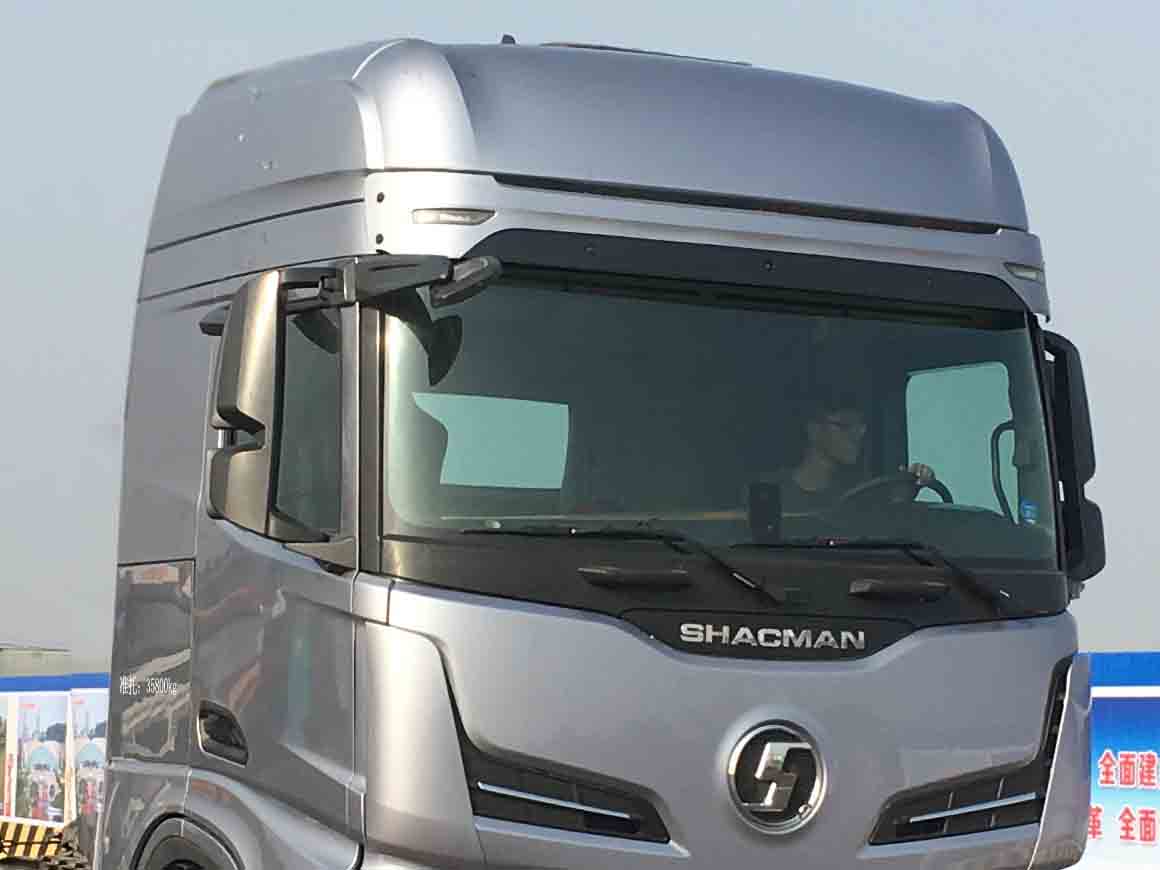 【陕汽重卡 德龙X6000 重卡 550马力 4×2 牵引