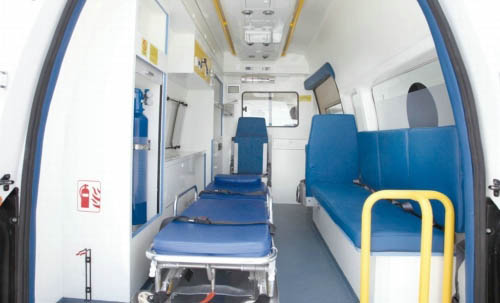 宇通三优救护车亮相全国医疗器械展