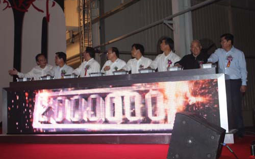 东风股份第200万辆轻型商用车襄阳下线