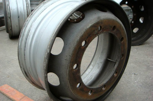 鲜有人关注 卡车真空胎的轮毂也有讲究