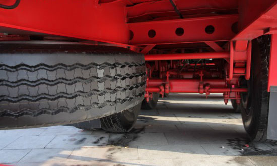 头挂一体 解放推出J6P轻量化公路列车