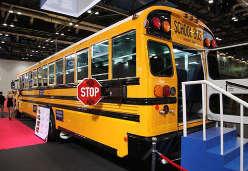 质量参差不齐 中美两国校车细节差别大