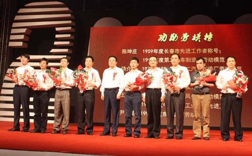 东风股份第200万辆轻型商用车襄阳下线