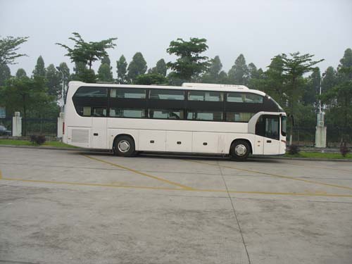 金龙卧铺客车 xmq6129dpd3b