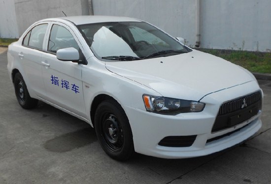 选装天窗、 LED位置灯、翼子板转向灯饰盖、钻带后视镜、镀铬窗框饰条、B柱贴模、镀铬行李箱盖饰条、侧裙摆、尾翼、倒车雷达、不同轮辋。发动机净功率:83kW。配备导引灯和扩音器等专用装置,其中安装导引灯后高度为1675mm。ABS型号:MK70,厂家:大陆泰密克汽车系统(上海)有限公司。
