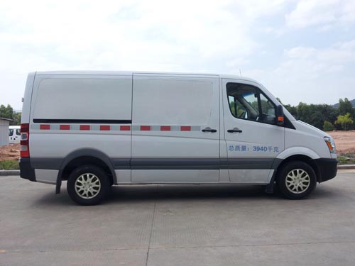 金龙厢式运输车 xmq5040xxy04