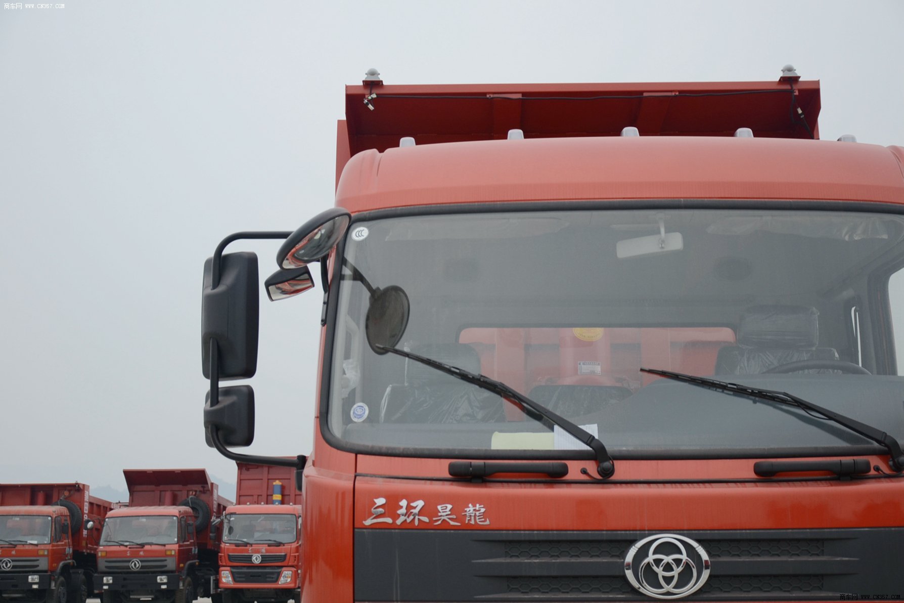 湖北三环 昊龙 重卡 240马力 8×2 自卸车 stq3316l13y7ds24