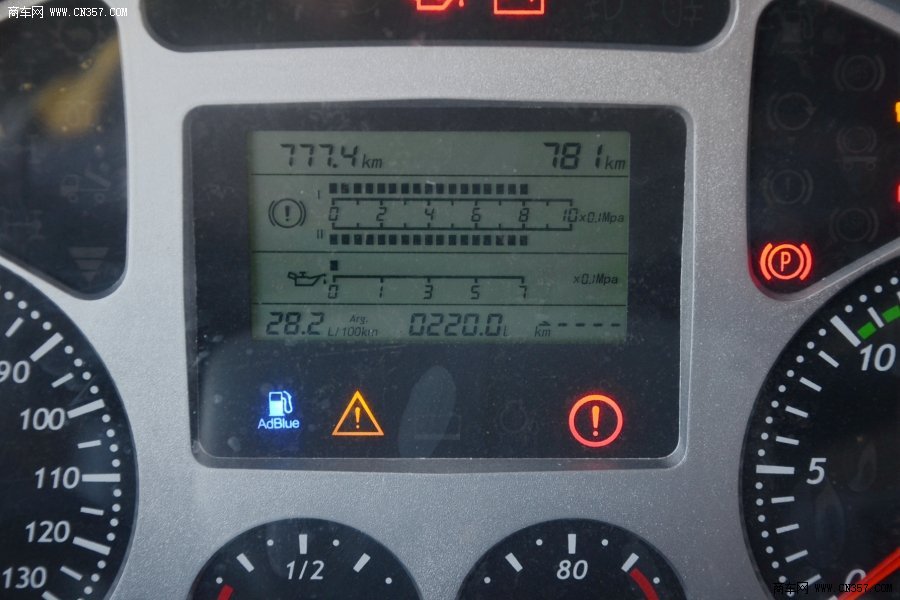 红岩 新金刚 重卡 300马力 8×4 自卸车 cq3315hmg396