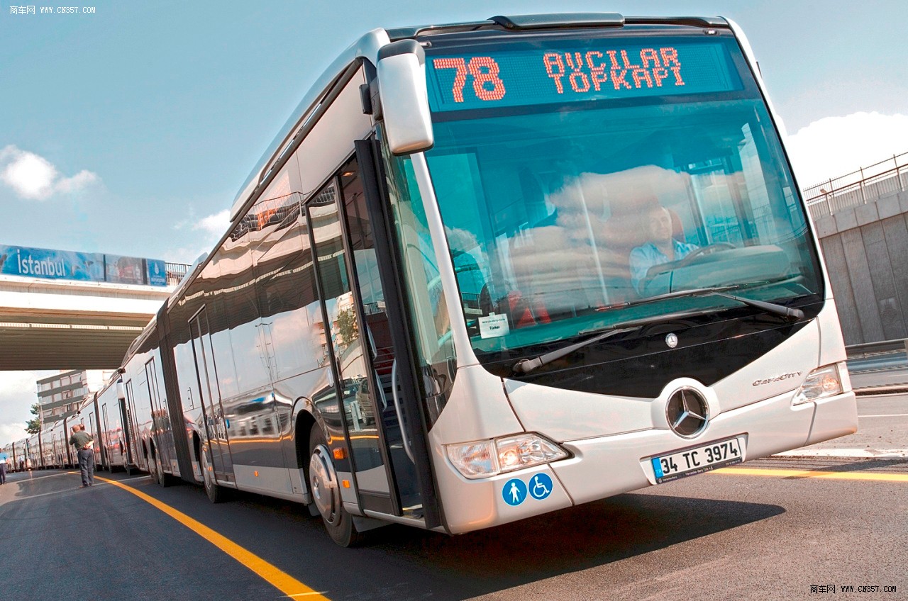 4轴铰接城市客车