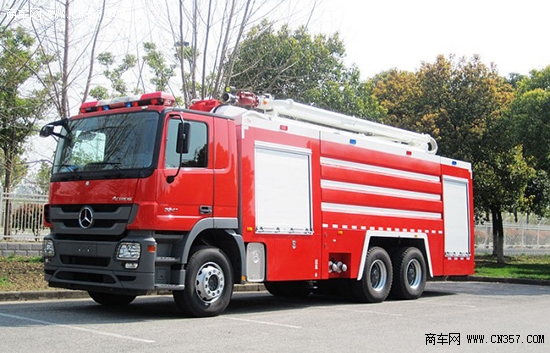 斥资三百于万 湖南衡阳添置奔驰消防车