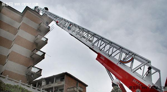 斥资四百万 42米举高云梯消防车入驻文水