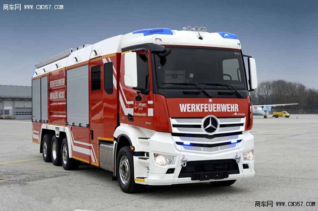 奔驰底盘 卢森堡亚三剂联用消防车交付
