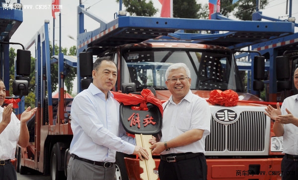 一汽解放柳特首批半挂轿运车交付一汽物流