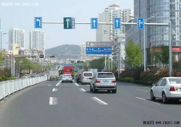 这条新增的车道不要随便走,不然罚100扣3分