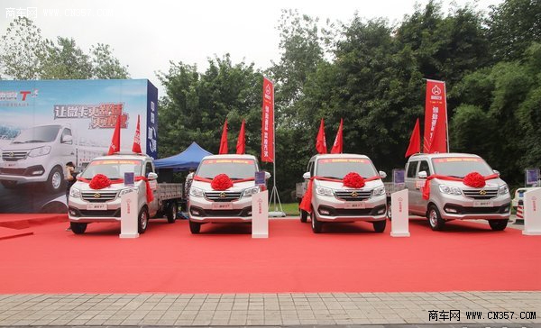 新豹T3+跨越王X3 长安跨越两款新品亮相西南