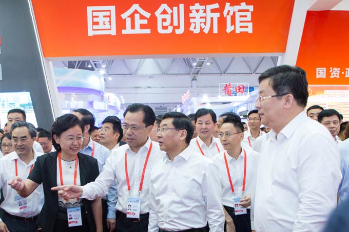 创新驱动先锋 金龙客车携阿波龙亮相6·18