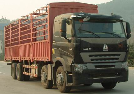 豪泺仓栅式运输车 zz5317clxn4667n1