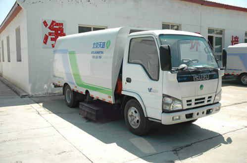 北京天路 121马力 4×2 吸尘车(BTL5062TSL)