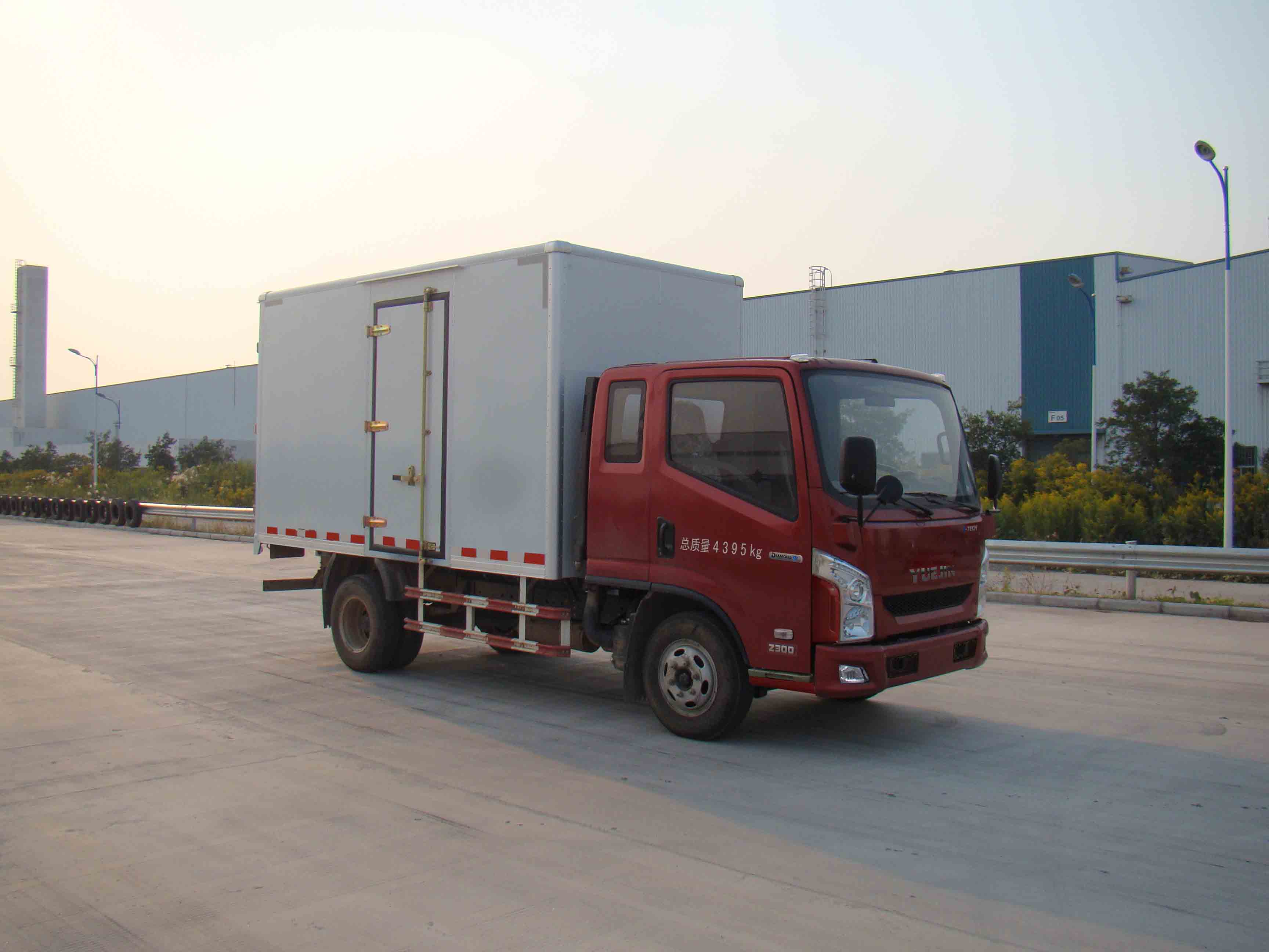 跃进厢式运输车 nj5040xxyzcdcmz1