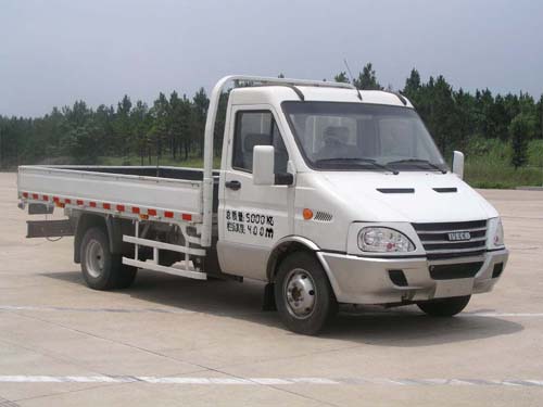 依维柯欧霸125马力单排栏板轻卡nj1056shm6