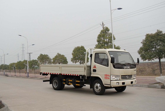 东风载货汽车 dfa1080s39db