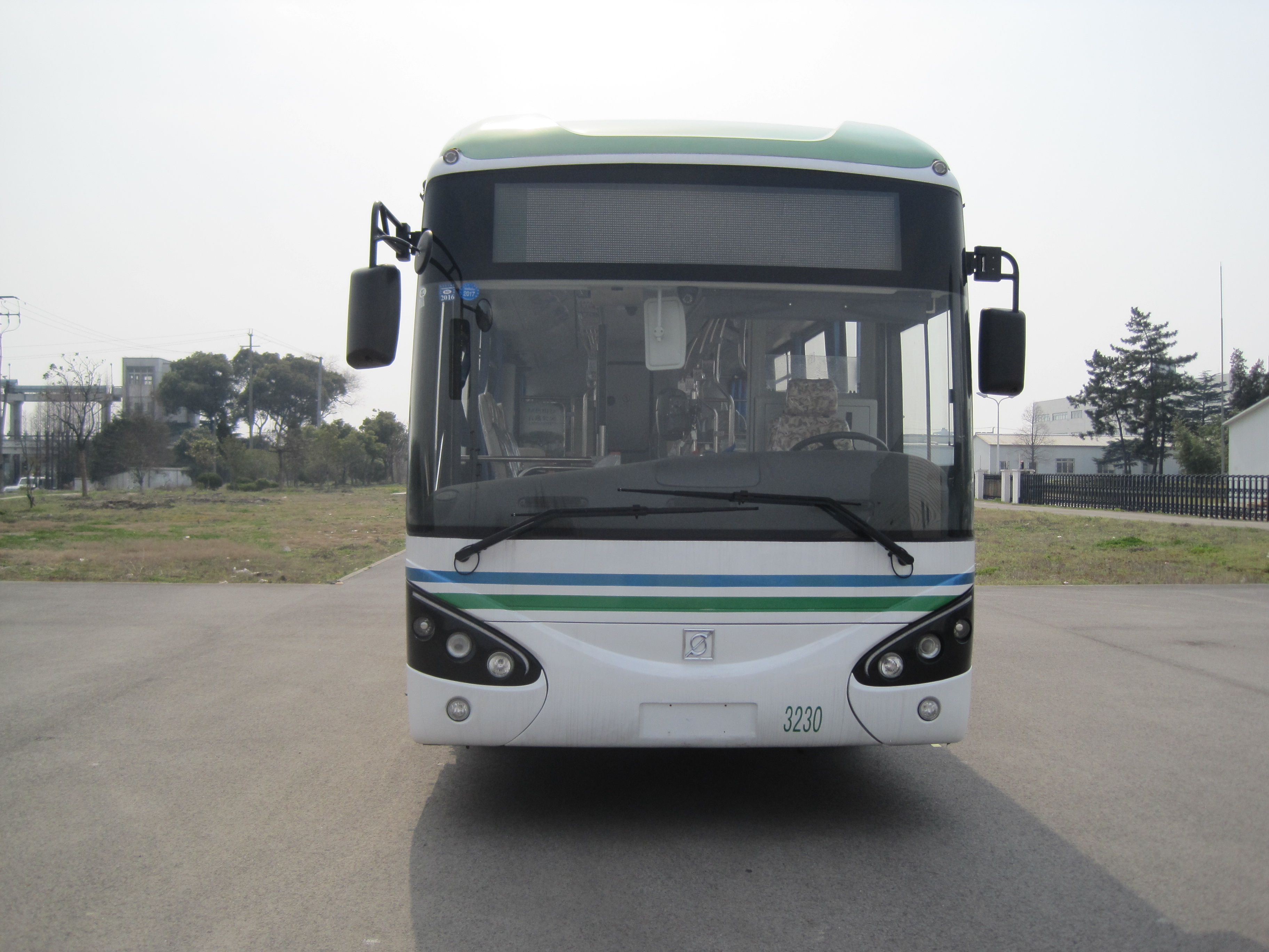 上海申沃申沃215马力741033人柴油电混合动力swb6107phev18