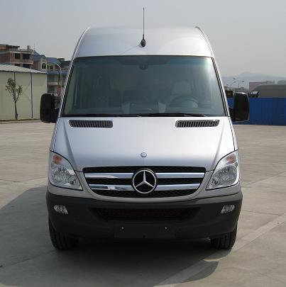 梅赛德斯奔驰轻型客车 fa6590