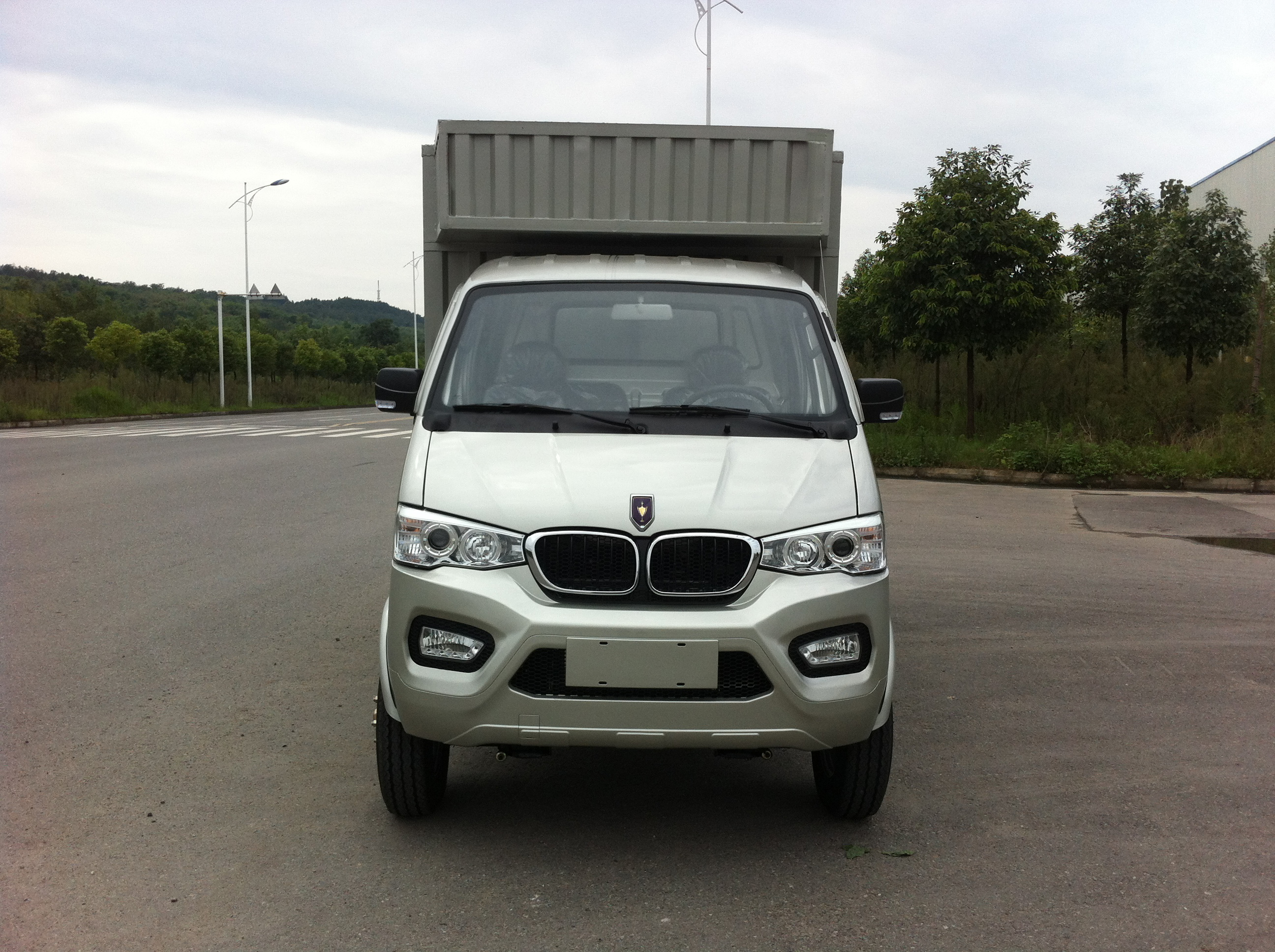 金杯厢式运输车 sy5021xxyaasx9lf