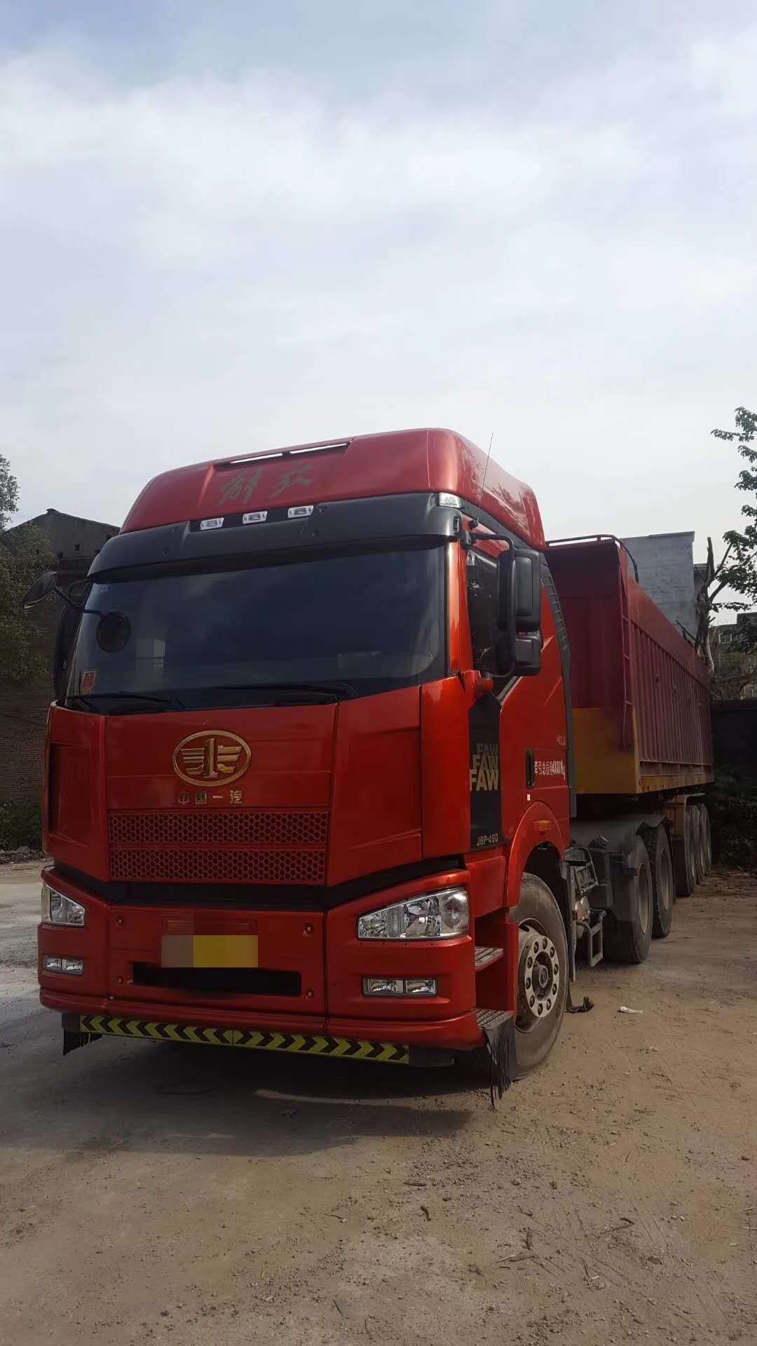 一汽解放j6直翻半挂车