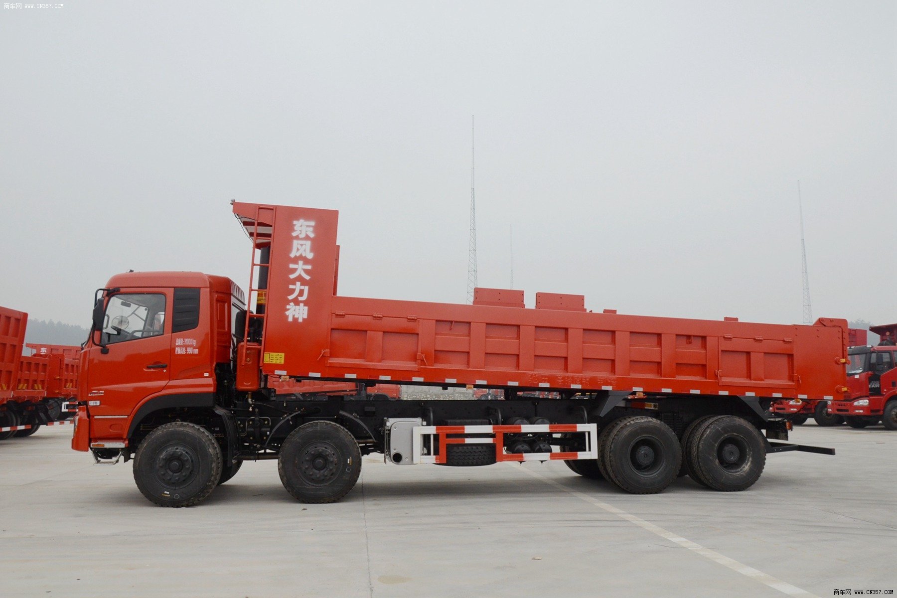东风 大力神 重卡 385马力 8×4 公路超重载自卸车 dfl3318a12
