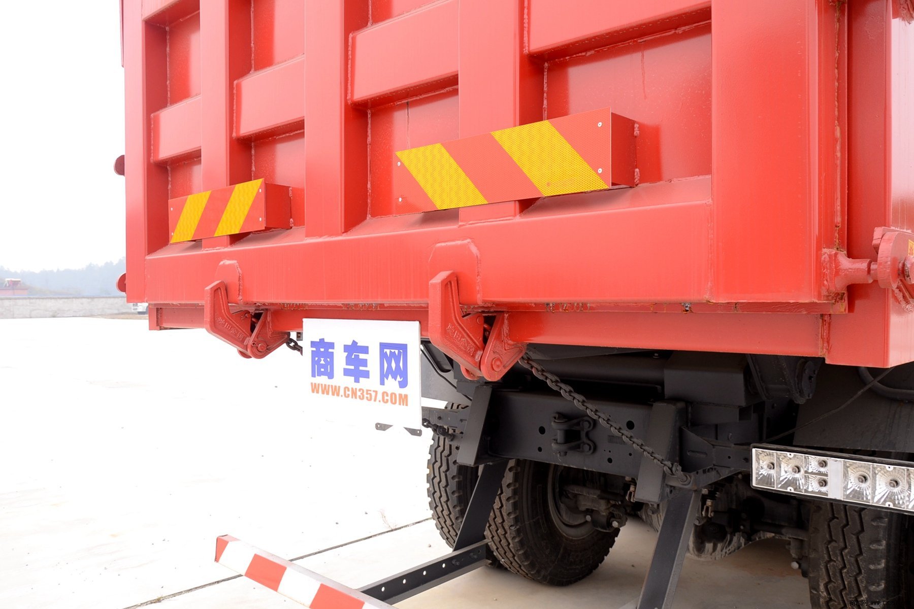 陕汽 新德龙m3000 重卡 290 8×4 自卸车 sx3315hr366