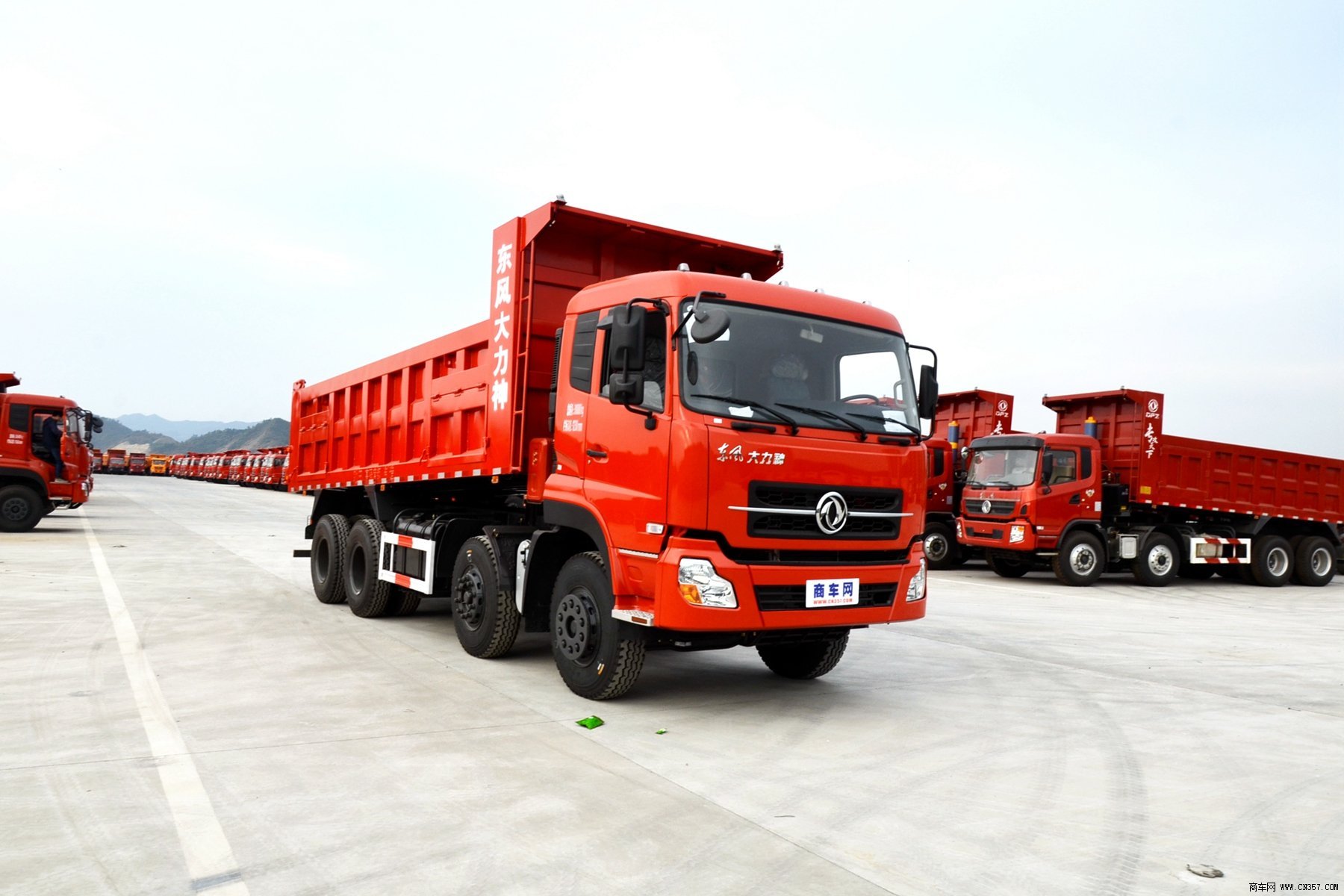 报价 东风 大力神重卡 260马力 8×4 自卸车(dfl3311axa) 图集 外观