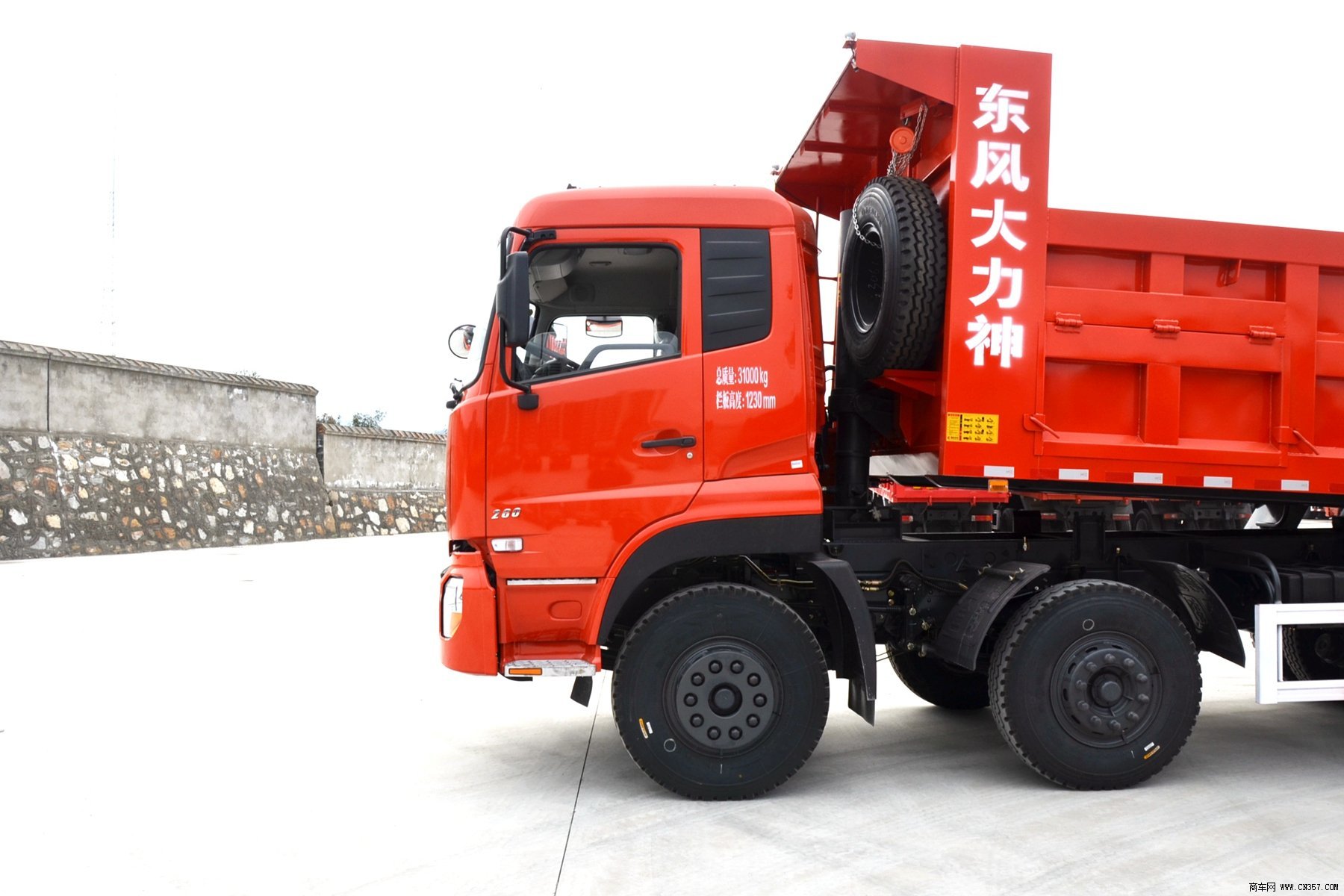 报价 东风 大力神重卡 260马力 8×4 自卸车(dfl3311axa) 图集 外观