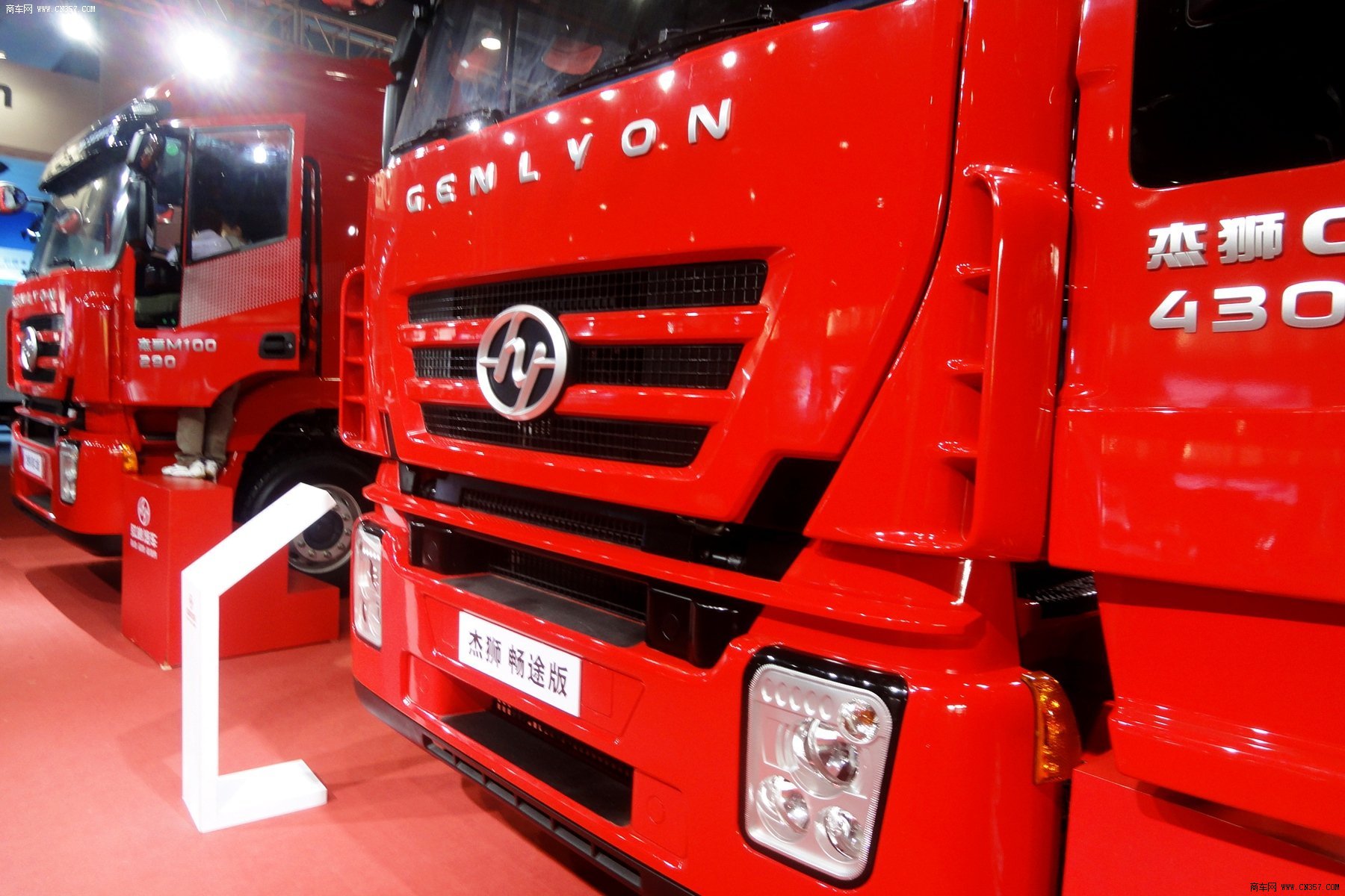 红岩 杰狮 重卡 430马力 6×4 牵引车 cq4255hxg334h