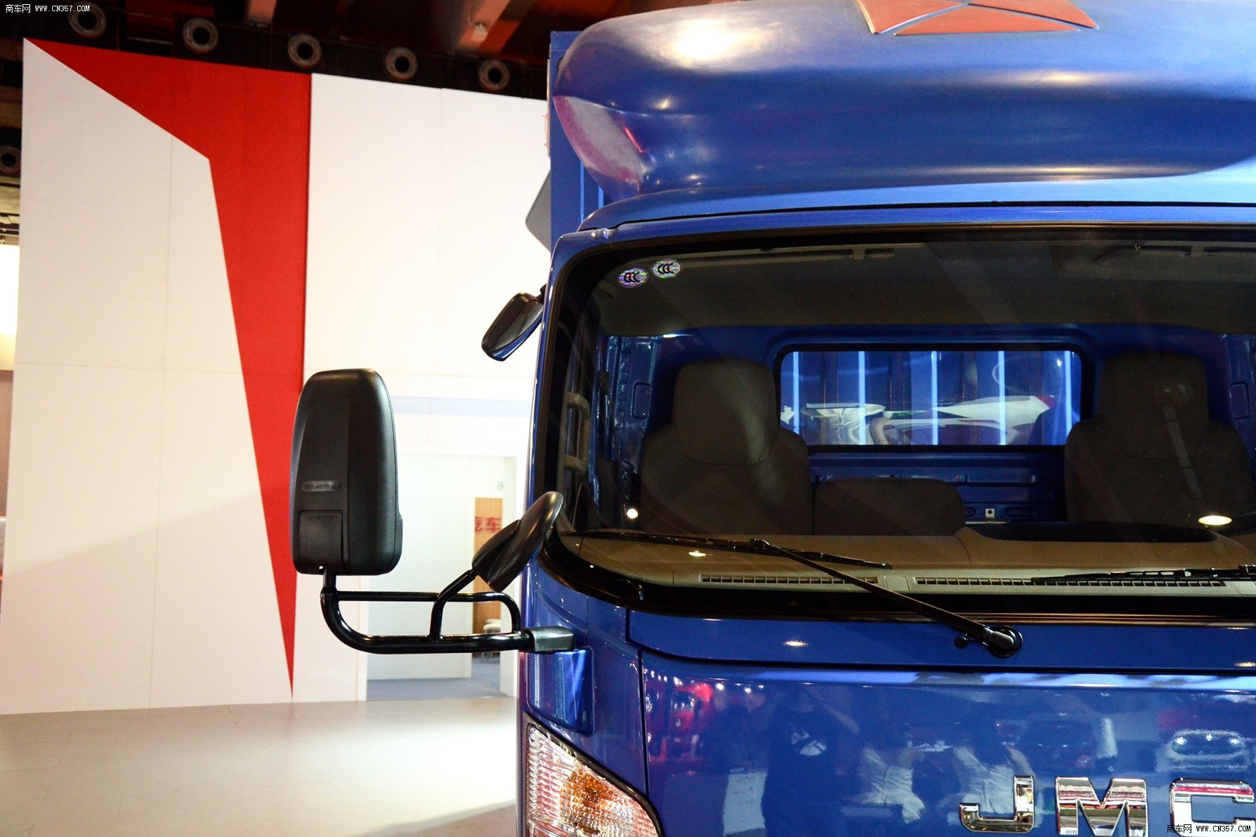 江铃汽车 凯锐800 152马力 厢式 单排 宽体轻卡 jx5087xxyxka2