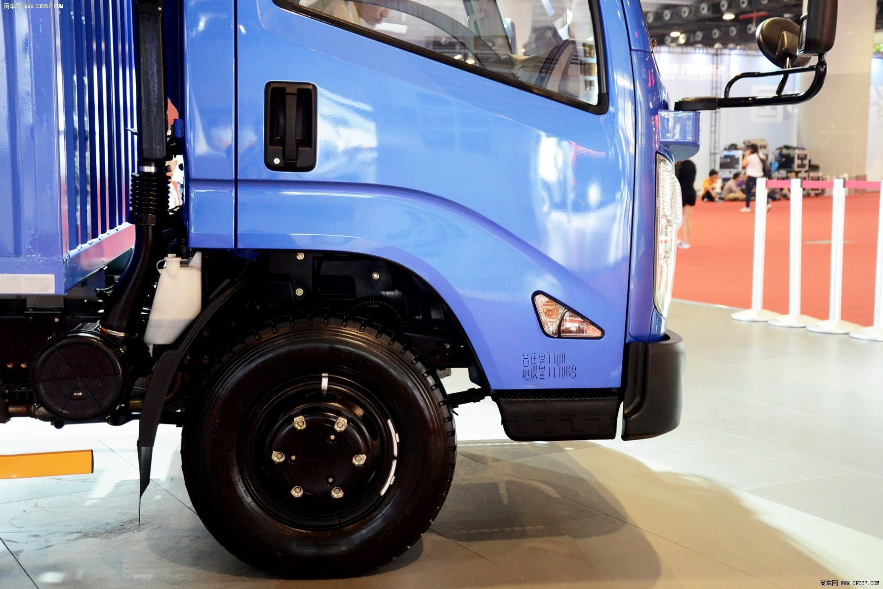 江铃汽车 凯锐800 152马力 厢式 单排 宽体轻卡 jx5087xxyxka2