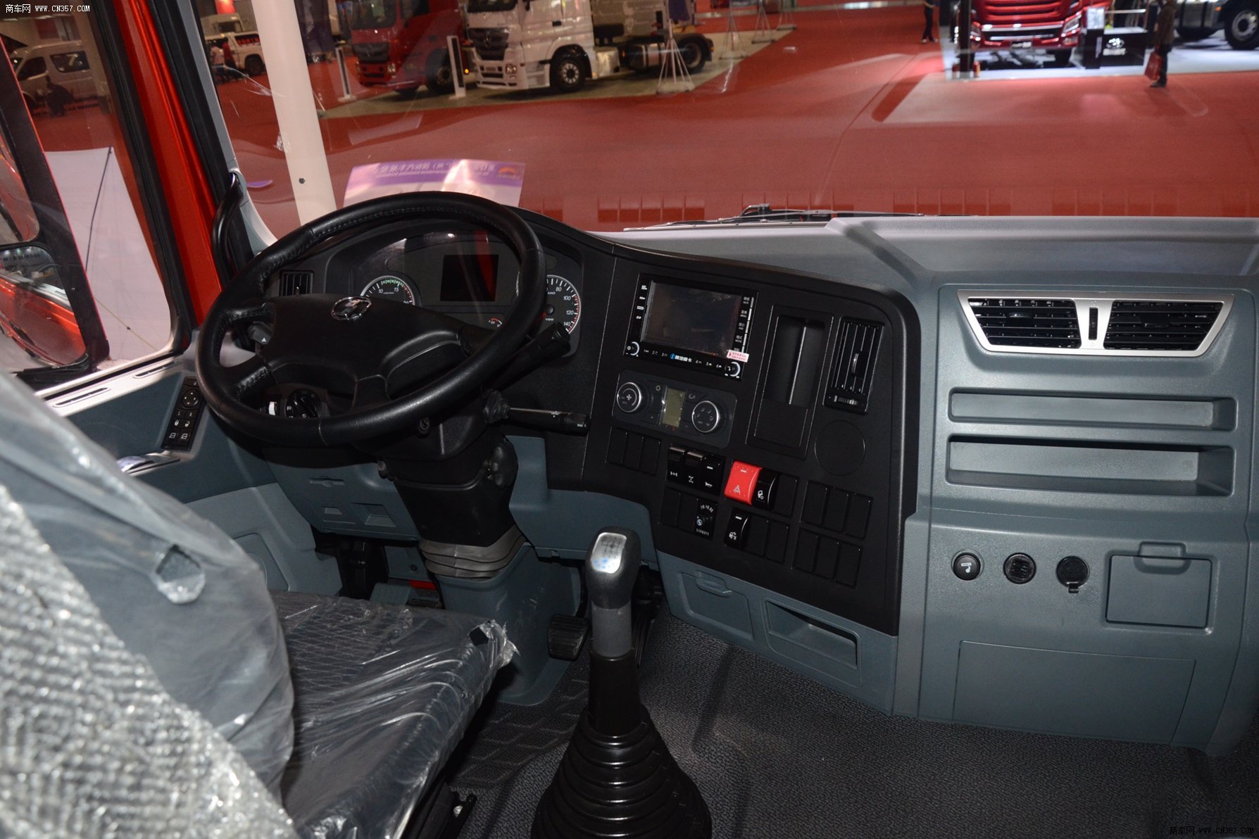 陕汽重卡 德龙x3000 重卡 375马力 6×4 牵引车 sx42564t324