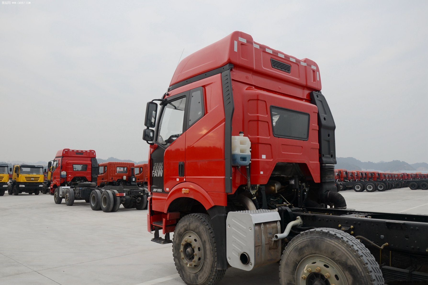 一汽解放 解放j6p 重卡 350马力 8×4 自卸车 ca3310p66k2l5bt4e4