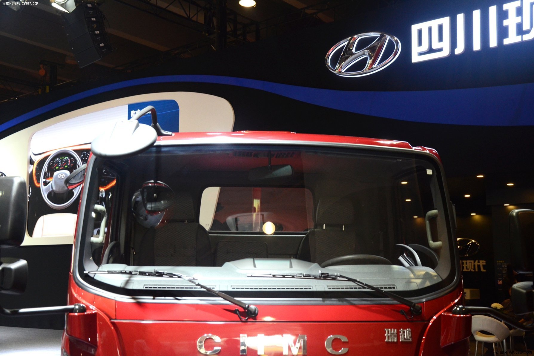 四川现代 瑞越 115马力 栏板式 排半 轻卡 cnj1040zdb33m