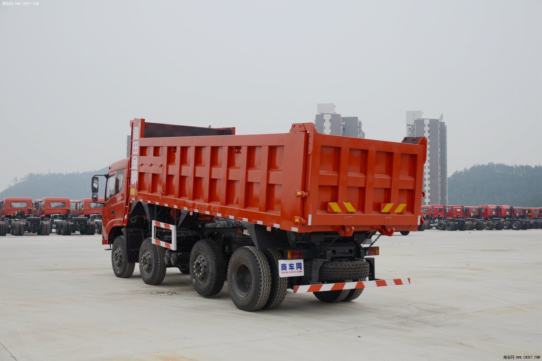 湖北三环 昊龙 重卡 240马力 8×2 自卸车 stq3316l13y7ds24