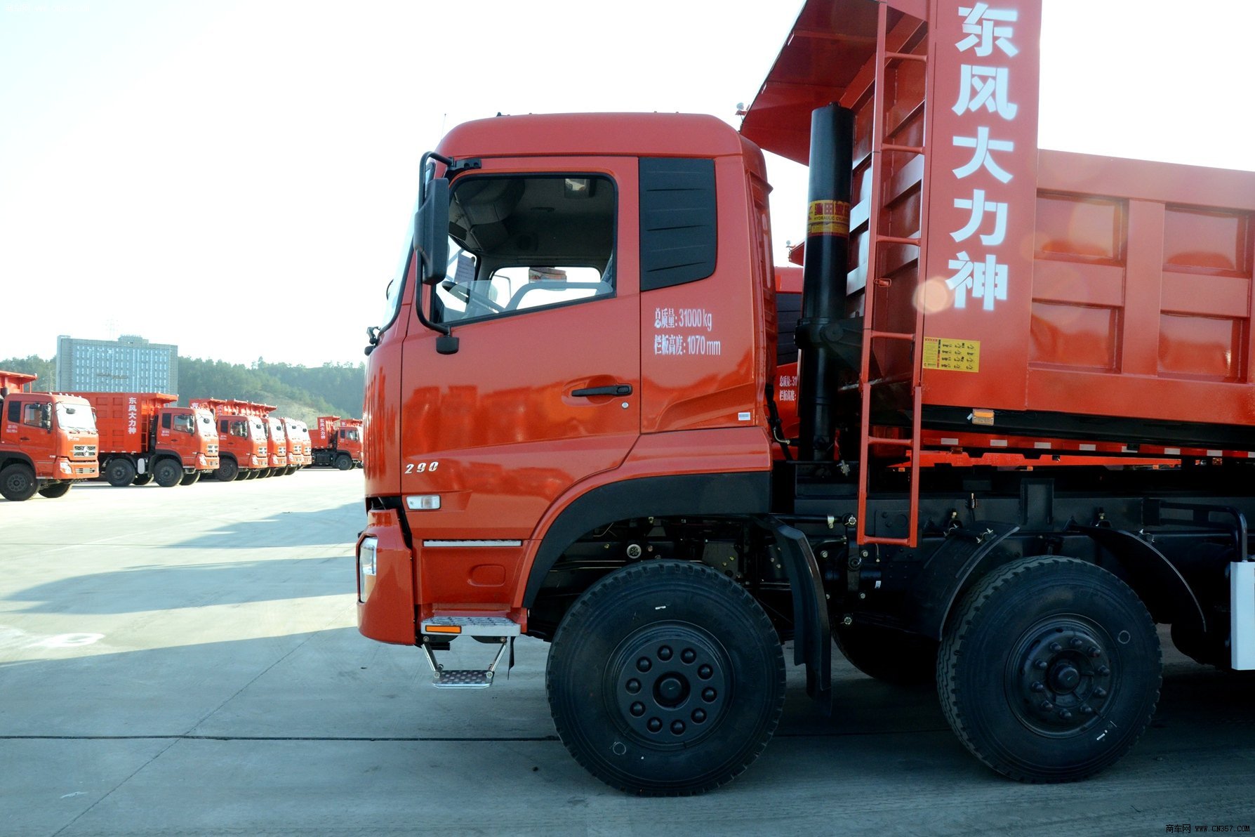 东风 大力神 重卡 290马力 8×4 自卸车 dfl3310a11