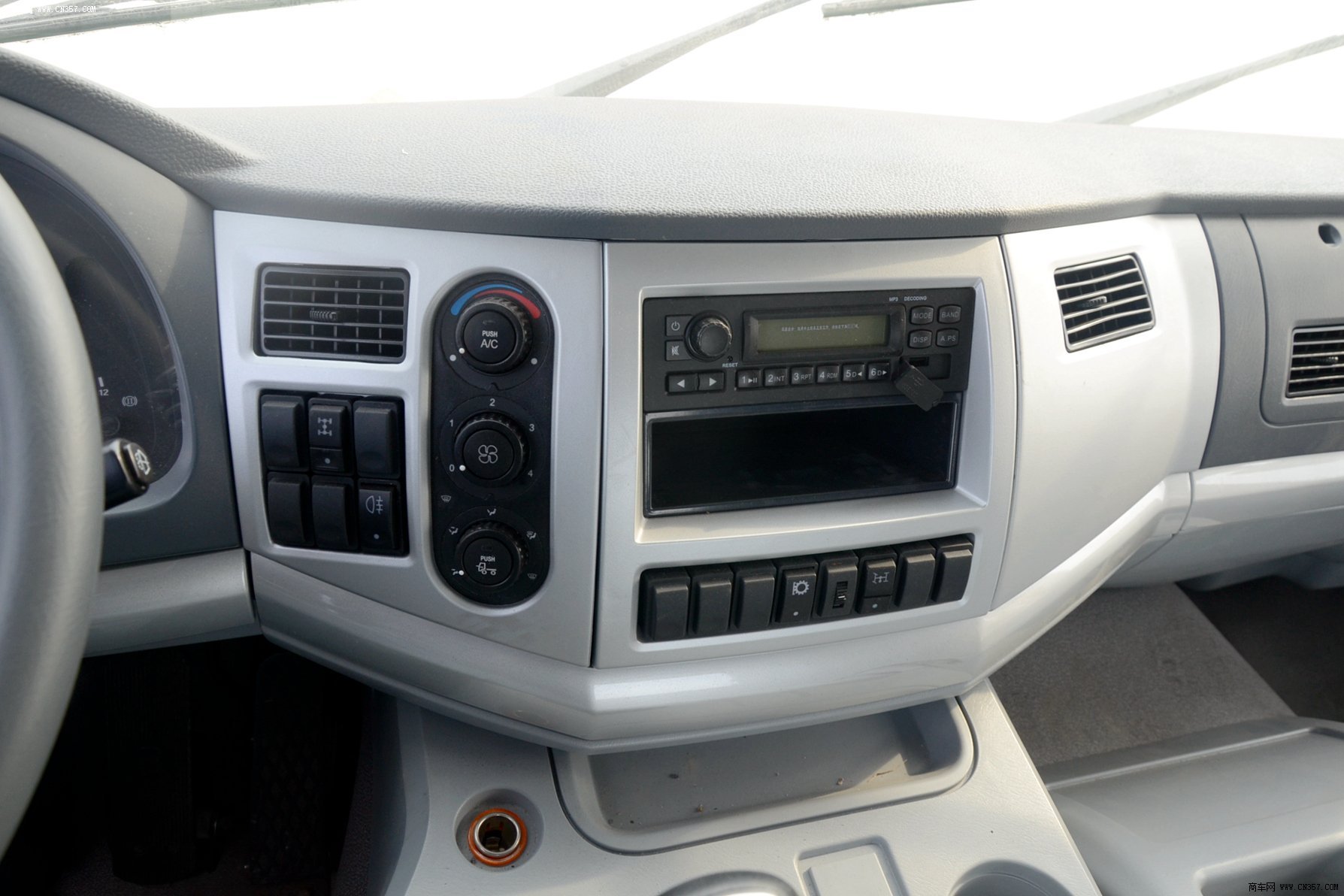 福田 欧曼etx-9系 重卡 336马力 8×4 自卸车 bj3313dmpkc-xc