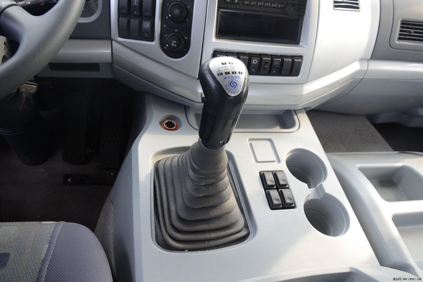 福田 欧曼etx-9系 重卡 336马力 8×4 自卸车 bj3313dmpkc-xc