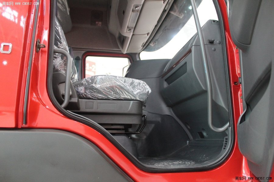 牵引车(lz4230qca) 图集 驾驶室 (2/19)  分类: 东风柳汽 霸龙507重卡