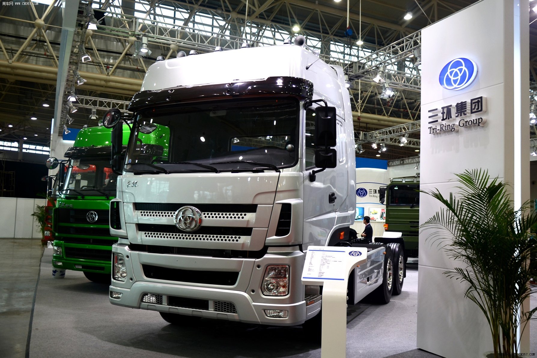 三环十通 御龙 重卡 420马力 6×4 牵引车 stq4257l7y15s4