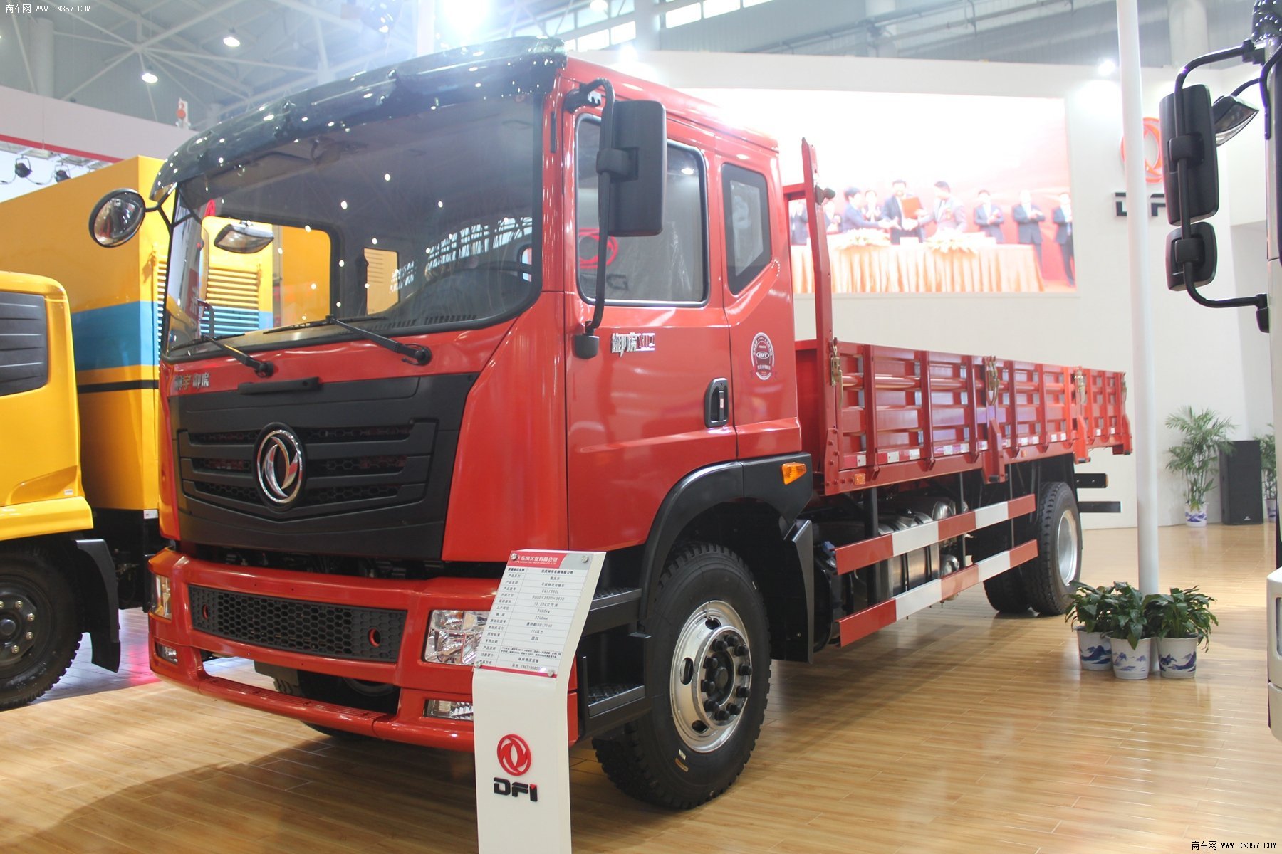 东风神宇 御虎中卡 170马力 4×2 栏板载货车(eq1168gl)