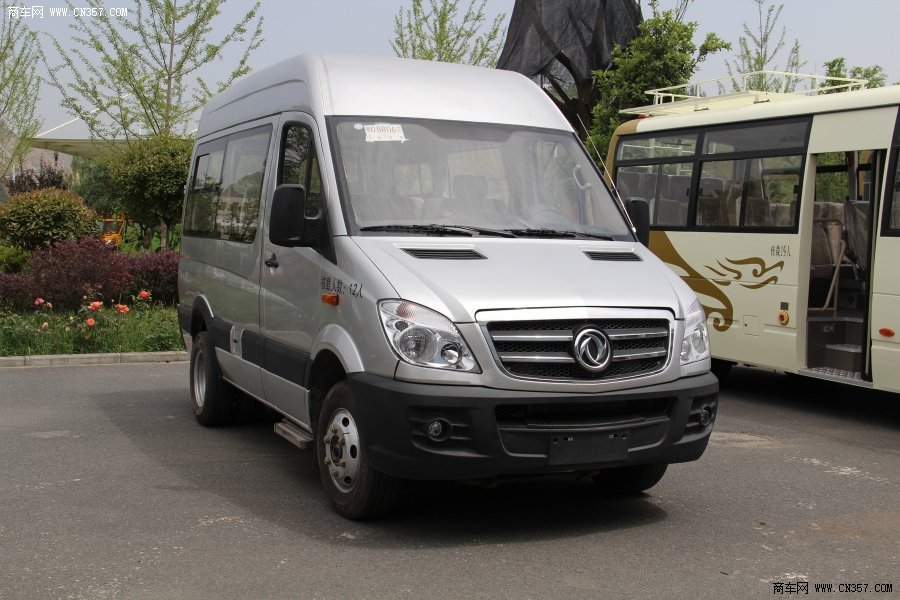 东风客车 东风风尚 108马力 10-15座 轻型客车 eq6530l4d