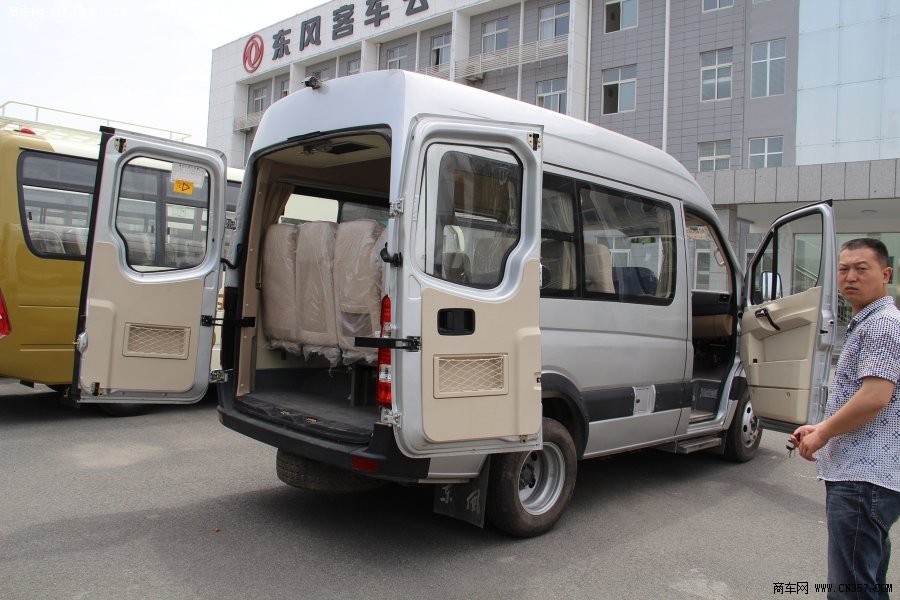 东风客车 东风风尚 108马力 10-15座 轻型客车 eq6530l4d